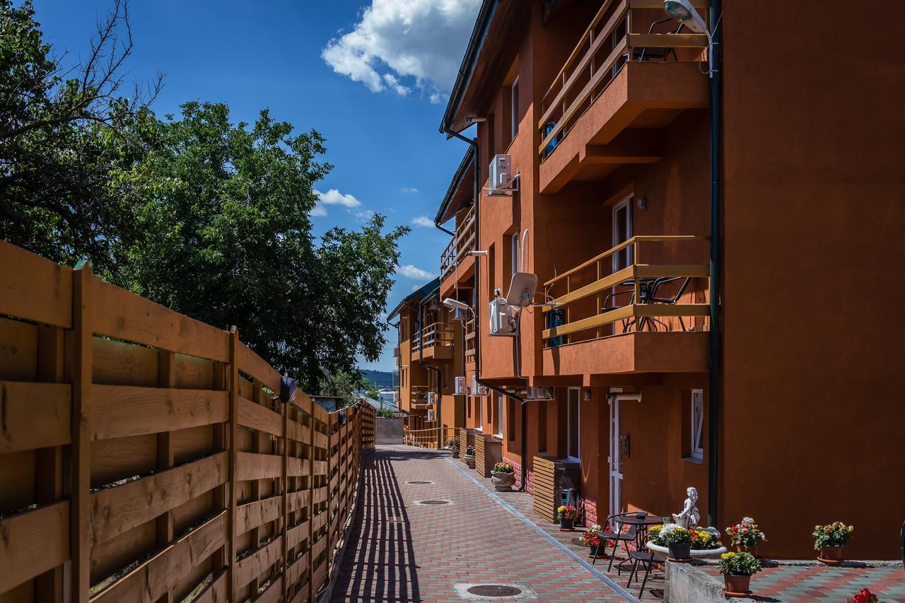 Cleopatra Residence Iasi Exteriör bild